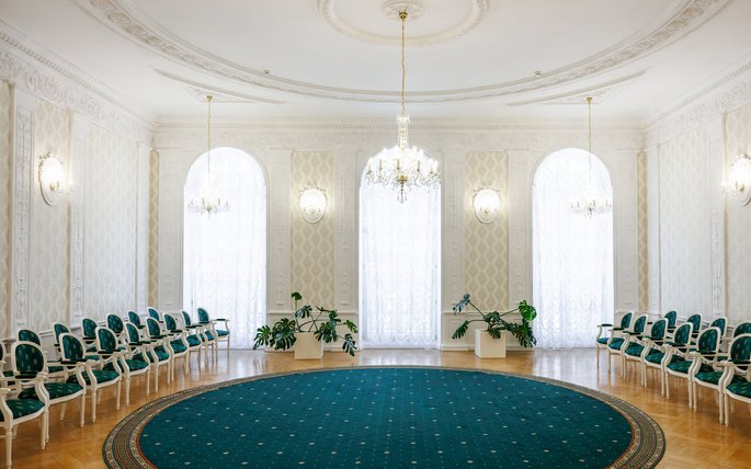 Зал в Усадьбе